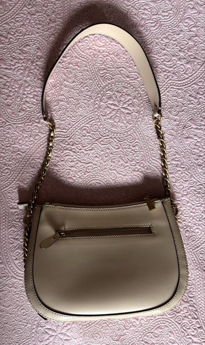 дамска чанта guess..