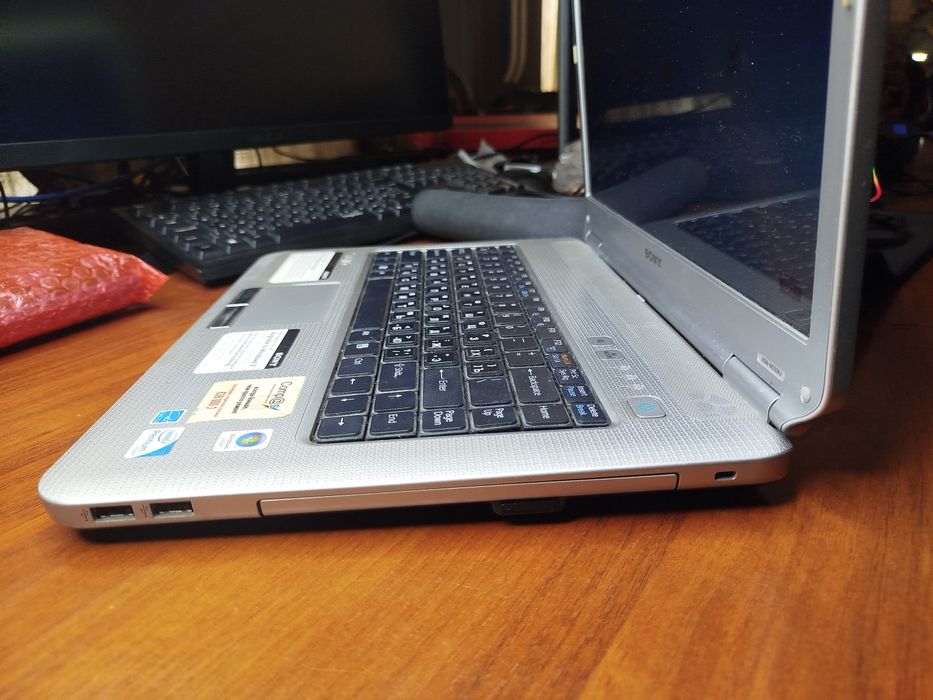 Продается японский ноутбук Sony Vaio Dual Core 3/320Gb состояниеси зор