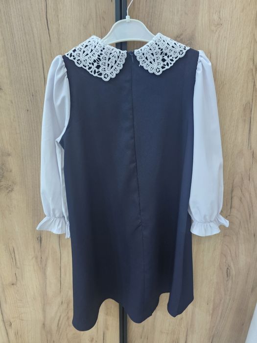 Продам школьное платье на девочку.