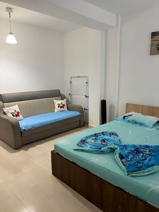 Închiriez apartament la 3 min de plajă