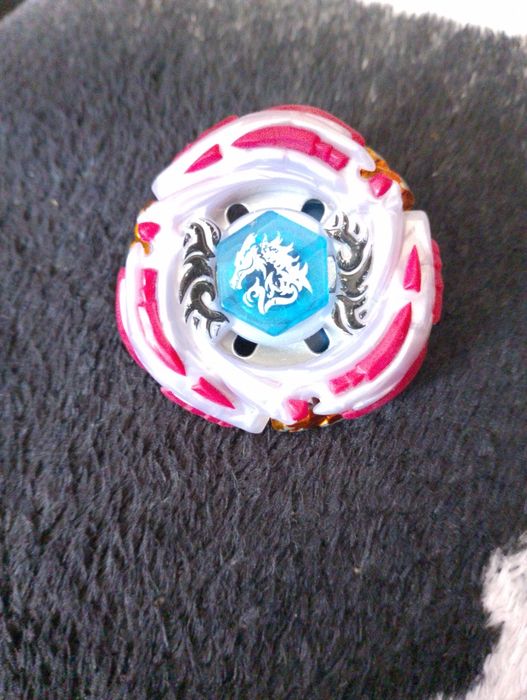 Vând beyblade meteo L-Drago
