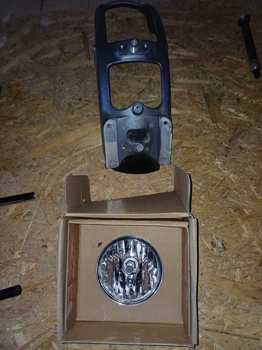 Suport aripa Indian Scout, si element far