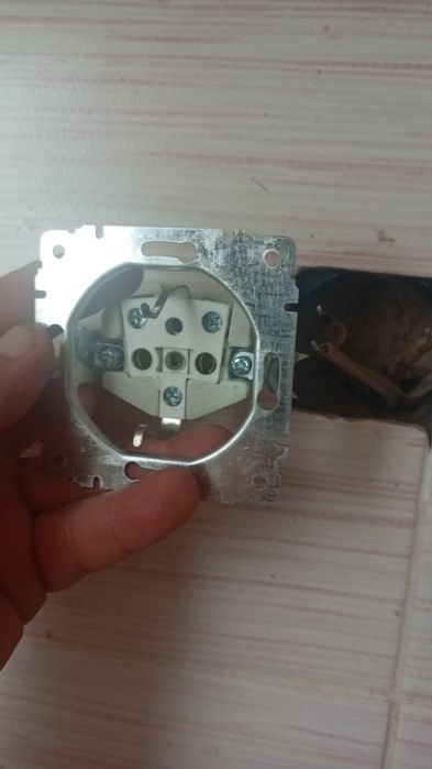 Услуги электрика частного