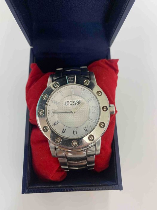 Продавам часовник JUST CAVALLI CRYSTAL в добро състояние