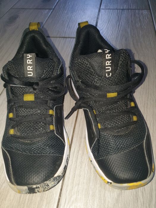 Adidasi Under Armour