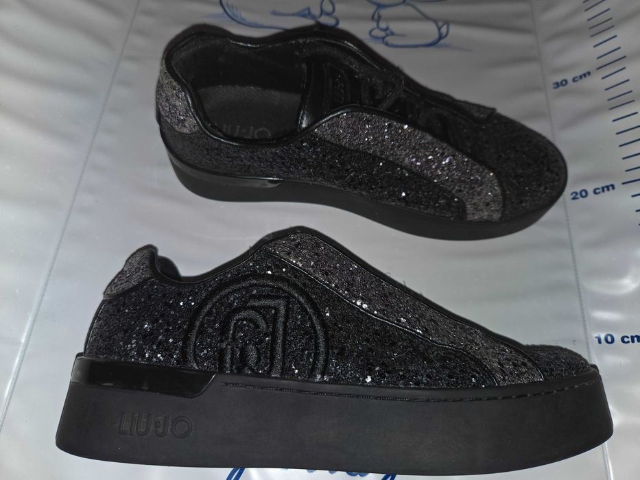 Предлагам този модел liu jo