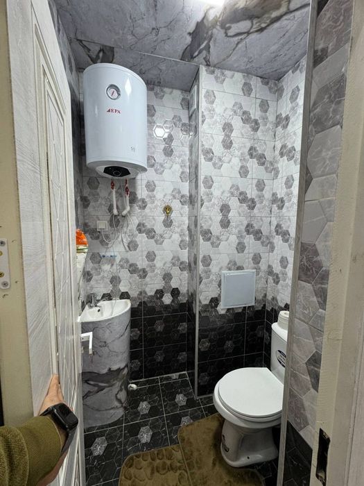 Шахар марказида жойлашган 1 хонали квартира ижарага берилади