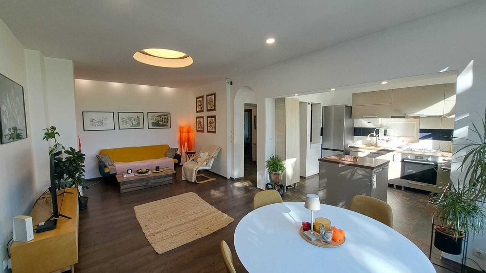 Vanzare Apartament Unicat,Proprietar,3 camere ,2 bai,Intrare privata,Senzatie de casa