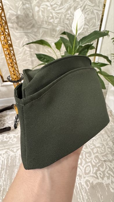 Продаю пилотки галстуки.           .            .