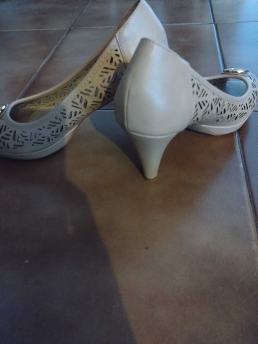 Обувки  на нисък ток