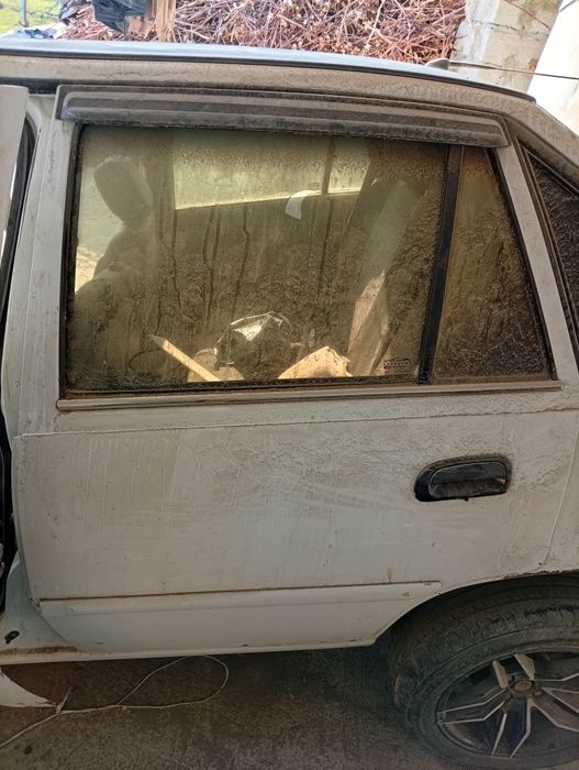 Nexia 2 eshiklar sotiladi barcha ehtiyot qismlar sotiladi