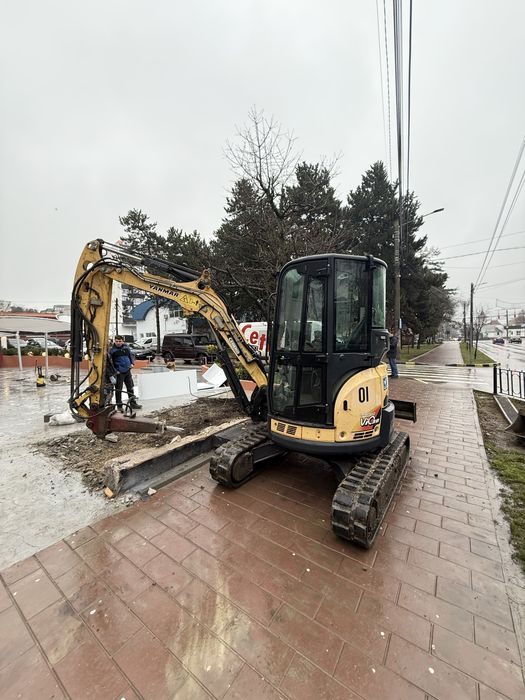 Închiriez excavator cu picon, demolari case betoane, piconari betoane