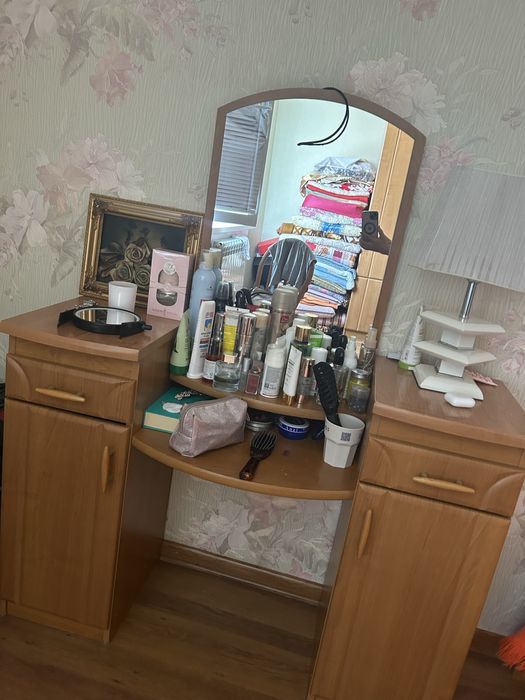 Продам спальный гарнитур ,