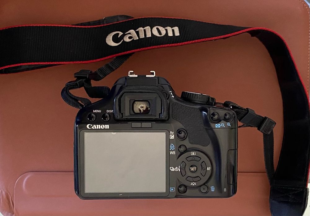 Продам  фотокамеру Canon EOS 450D