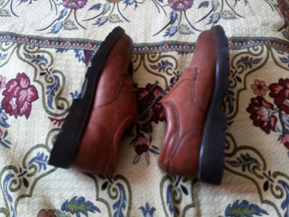 Продам ботинки размер 44