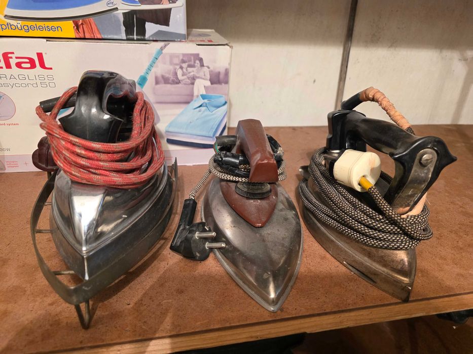 Fiare de călcat electrice vintage anii 1950 - 1980.