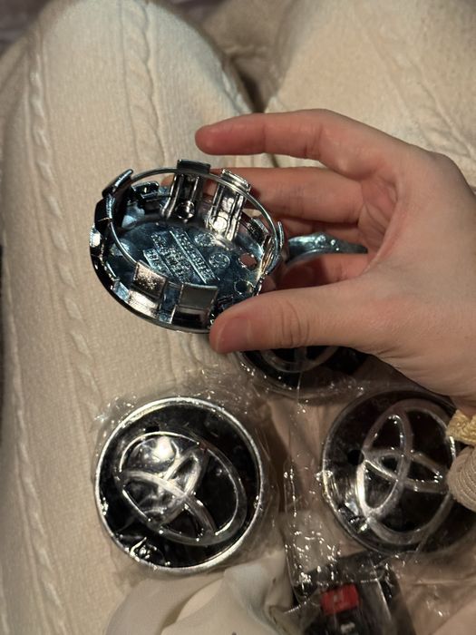 Продается колпачки на ниппель Toyota