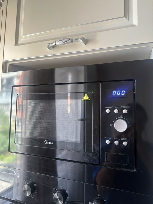 Микроволновка встроенная Midea