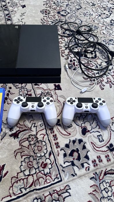 Продам  приставку ps4 fat