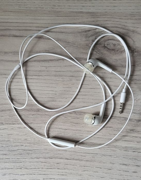 Отдам наушники Samsung