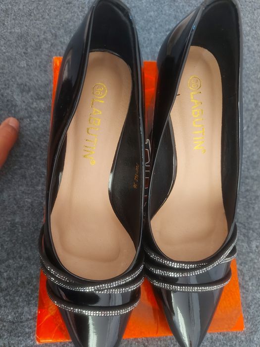 Tufli sotiladi,  Ferma LABUTIN