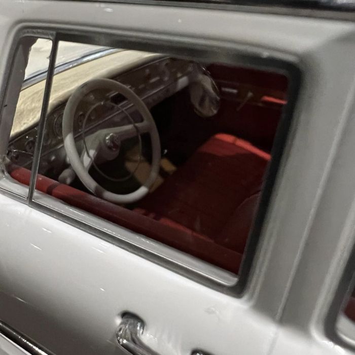 Чайка Газ 13 Model 1:18. Есть чёрный и белый