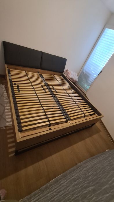 Vând 2 paturi în stare foarte bună. Unul nu a fost folosit doar de câteva ori,
