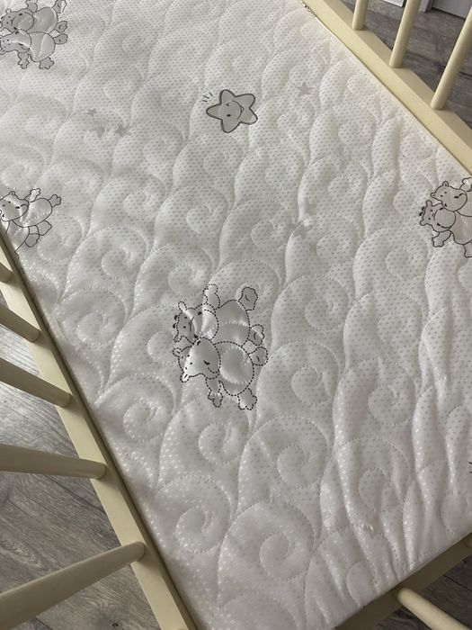 Кровать с матрасом