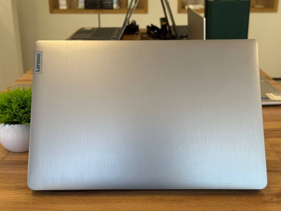 Lenovo Idepad 3 core i3-12