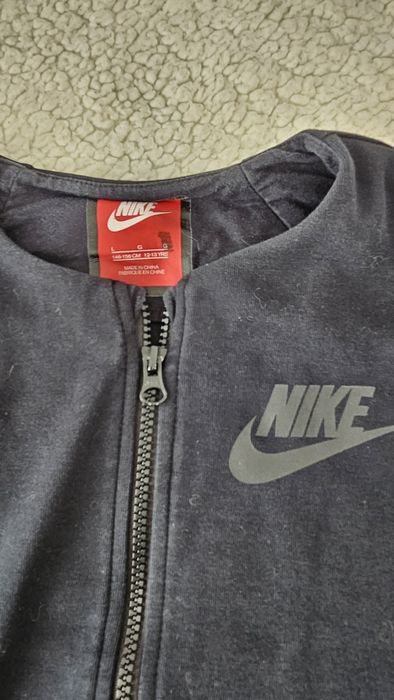 Дамски дрехи Nike и Levis