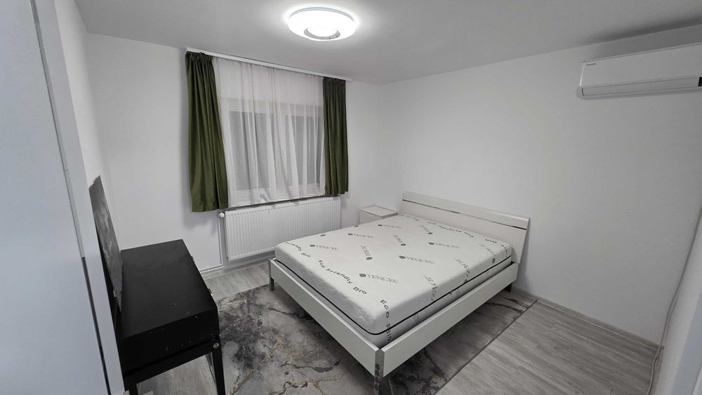 Inchiriez apartament 3 camere.