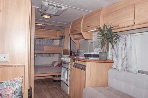 Swift Charisma 540 (2002) 1300kg - Rulota de familie pregătită pentru noi aventuri