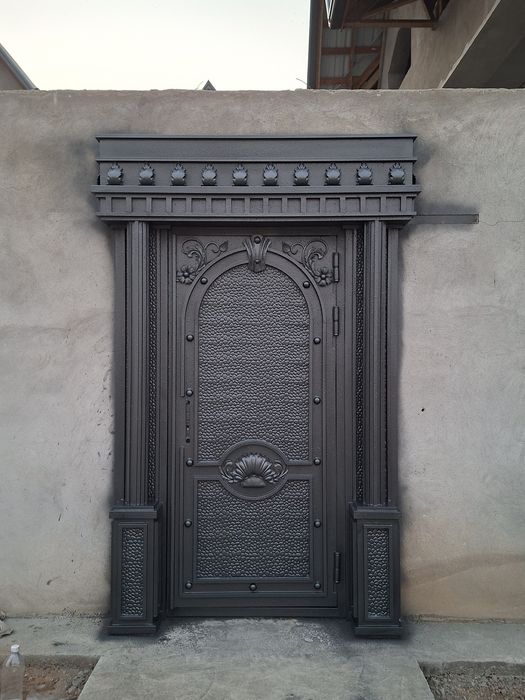 Darvoza restavratsiya qilamiz tamirlaymiz kiraskalash xizmati bor.