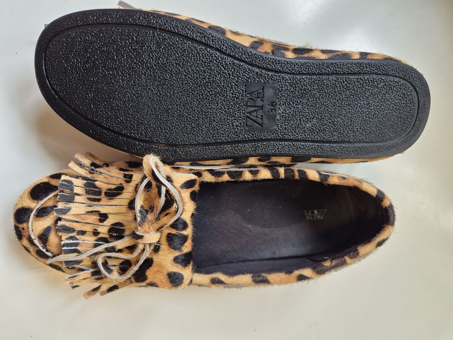 Кожени мокасини с косъм Zara