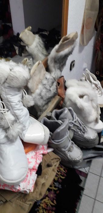 Донесоха още много боти и ботуши