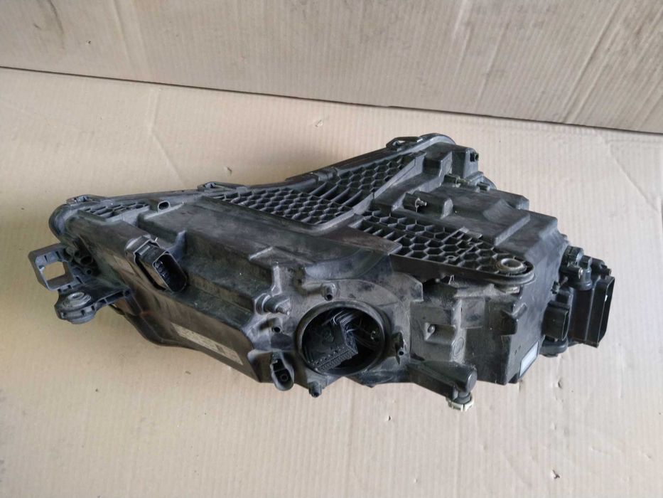 Фар ляв за Skoda Superb 3V