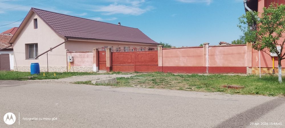 Casa de vanzare cu teren mare