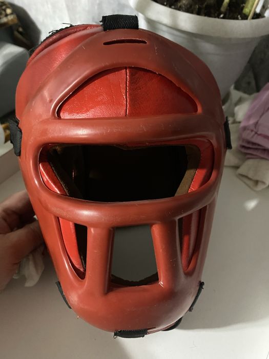 Продам шлем,карате.