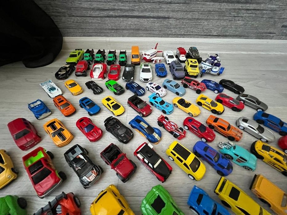 Срочно!!! Машинки детские маленькие