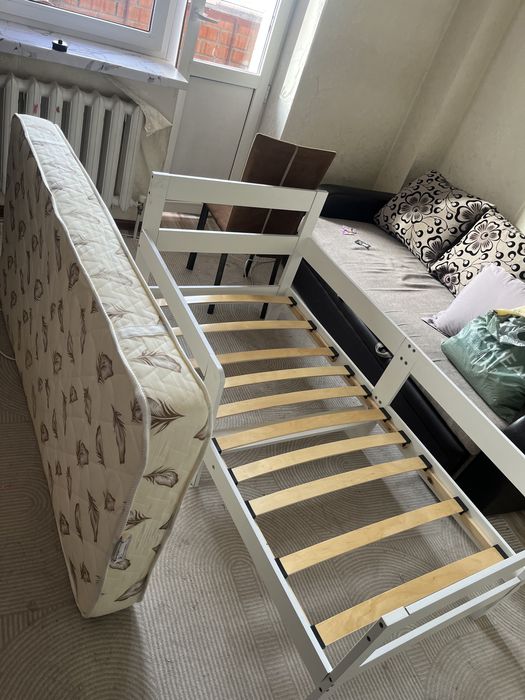 Кроватка с матрасом