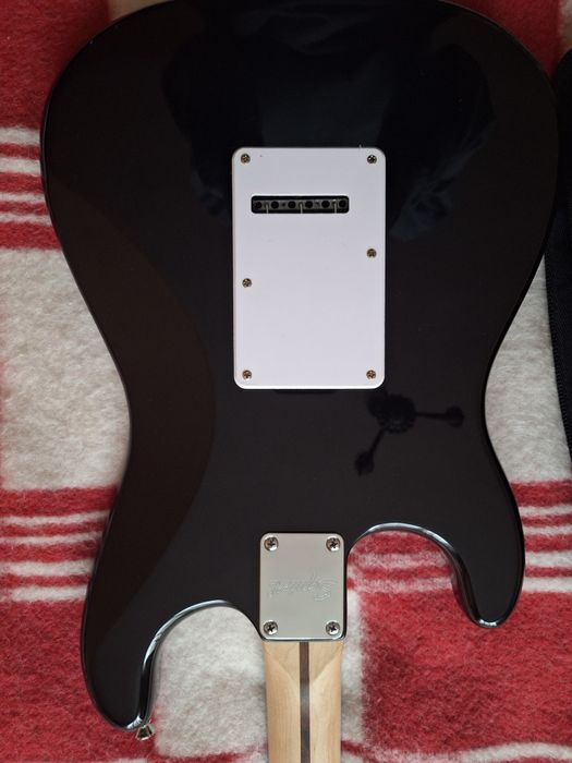 СПЕШНО Squier by Fender Stratocaster HSS