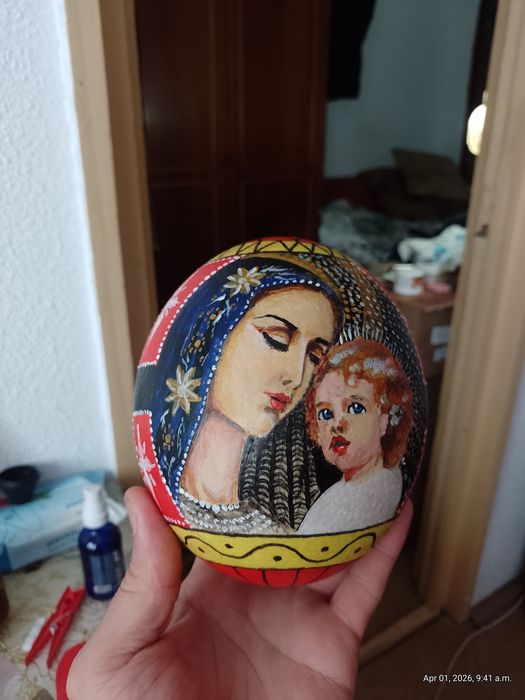Vând ouă de struţ încondeiate şi personalizate