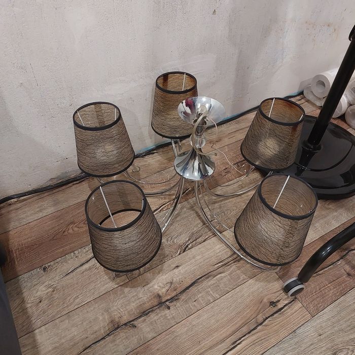 Продам люстру ..