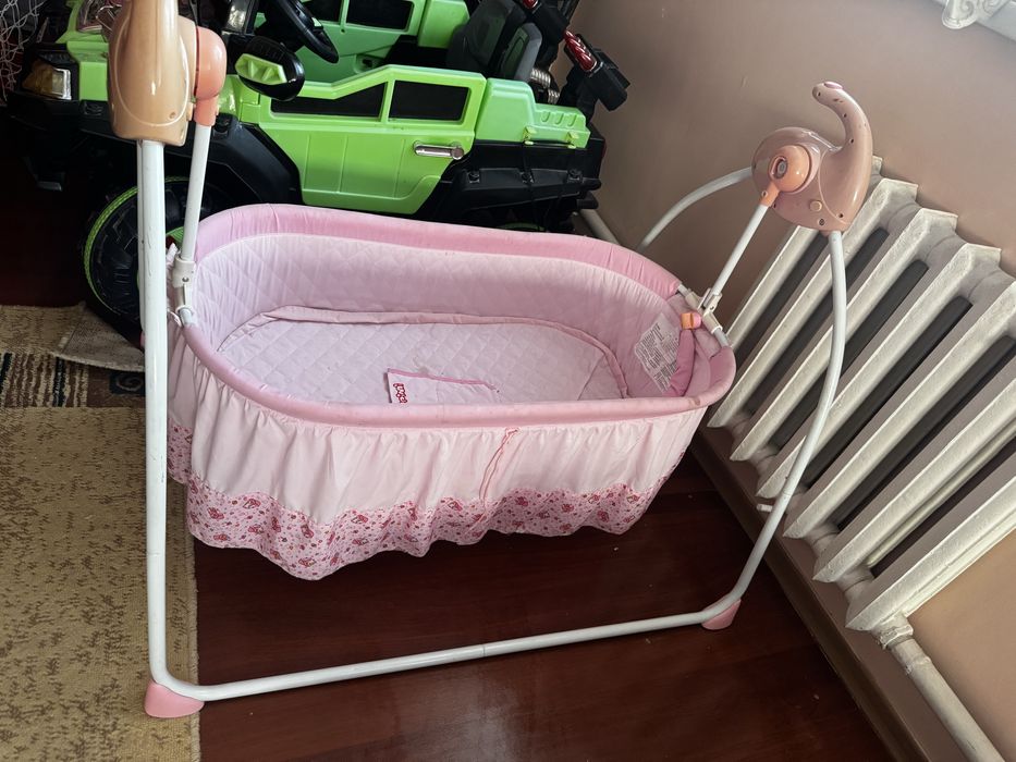 Детские вещи батут качеля машинки