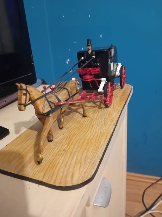 Caleasca cu cal și birjar