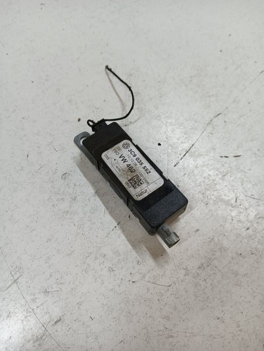 Amplificator Semnal Antena Volkswagen Passat 3C2 2005 - 2010 3C9035552