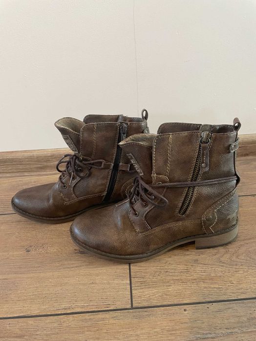 Продавам дамски ботуши Timberland и боти Mustang