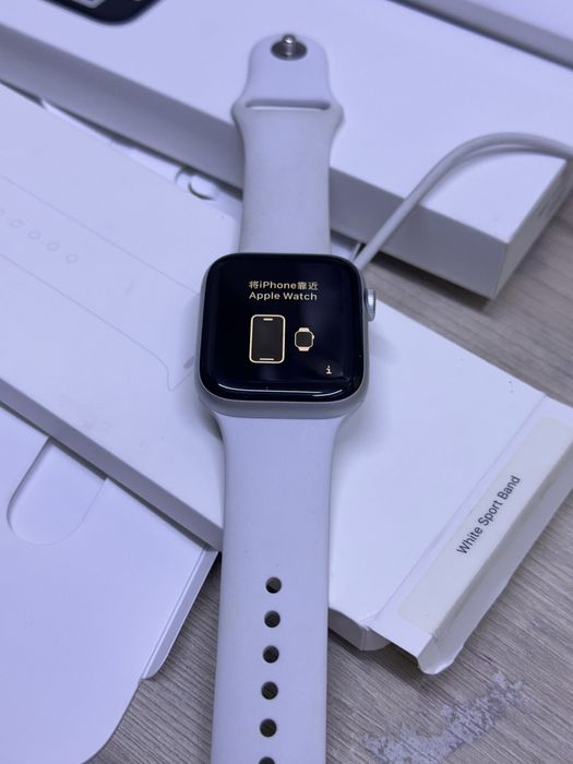 Смарт-часы Apple Watch SE 2 Gen (44 мм)