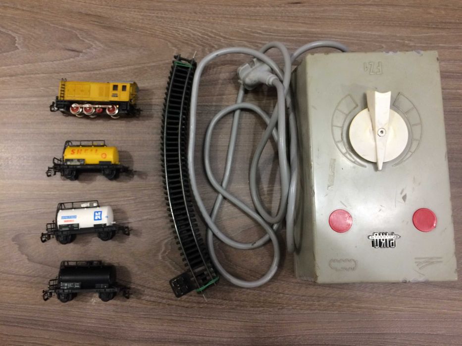 Влакчета Пико, 2 комплекта, в мащаб ТТ + захранвания.