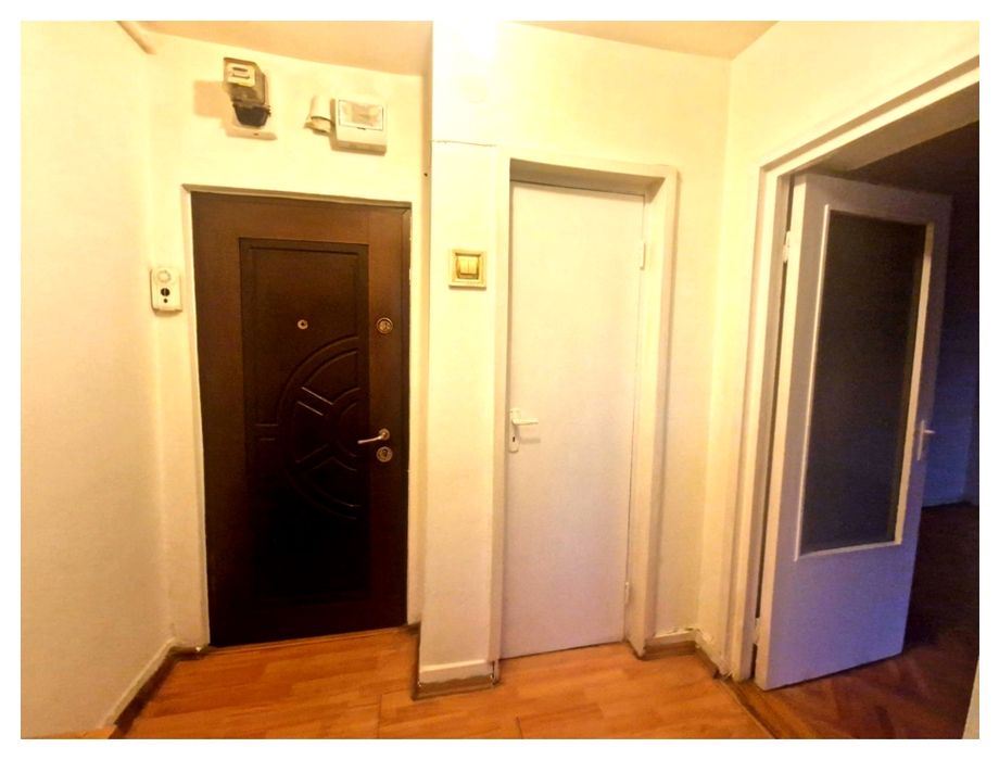 Vand apartamebt cu 2 camere
